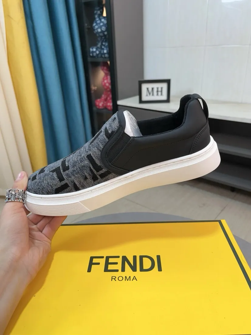 Men's shoes 💰400🌸🌸【FENDI】(velvet lining and leather lining are preferred when ordering) F's new product is on the market, imported concave and convex surface waterproof cloth, classic rhombus pattern F's craftsmanship, high-end and classy, ​​comfortable on the feet, versatile to wear, full of three-dimensional sense, 3 colors available, size: 38-44 (37.45, can be customized, cannot be returned)